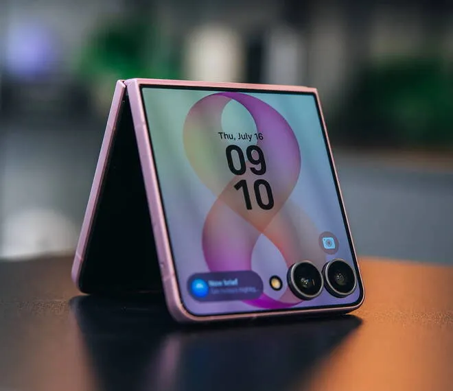 Samsung показала новый Galaxy Flip 8